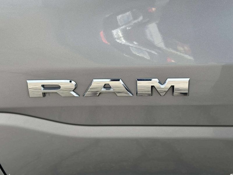 2021 Ram 1500 Laramie 4x4 4dr Crew Cab 5.6 ft. SB Pickup - 22993952 - 10