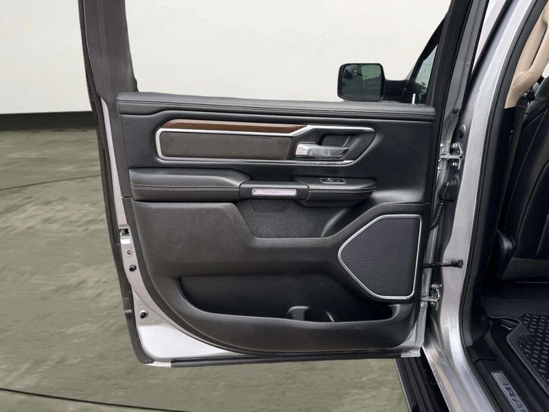 2021 Ram 1500 Laramie 4x4 4dr Crew Cab 5.6 ft. SB Pickup - 22993952 - 14