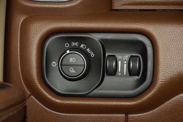 2021 Ram 1500 Laramie 4x4 Crew Cab 5'7" Box - 22924923 - 37