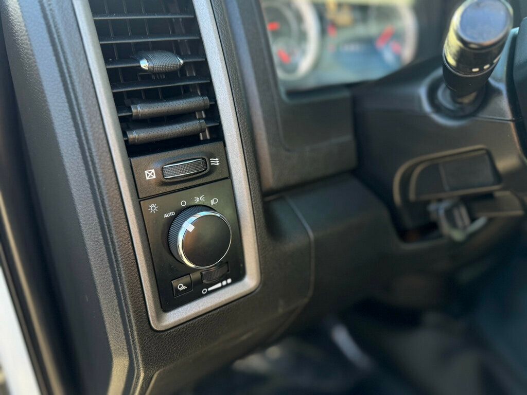 2021 Ram 1500 Classic DETAILED AND SERVICED! - 22941537 - 9
