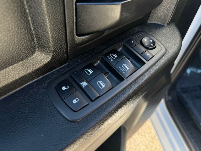 2021 Ram 1500 Classic DETAILED AND SERVICED! - 22941537 - 6