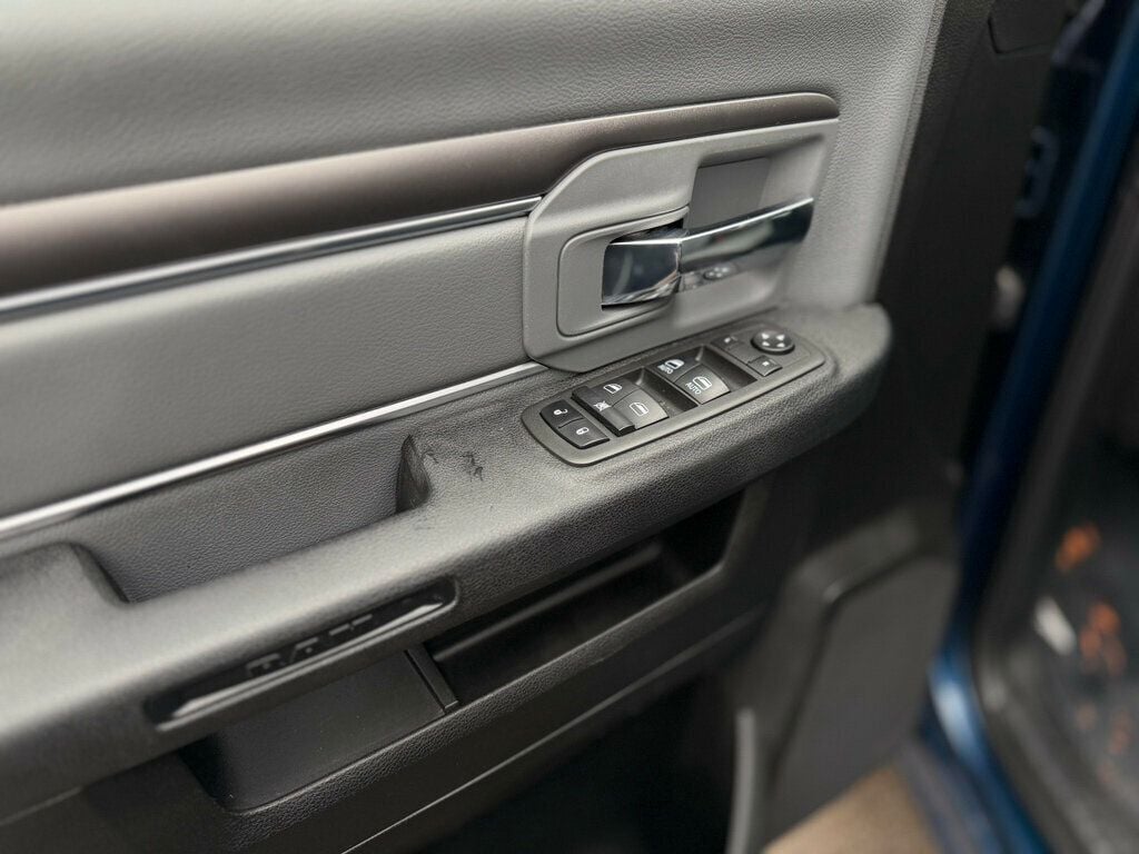 2021 Ram 1500 Classic SLT 4x4 Crew Cab 5'7" Box - 22981320 - 10