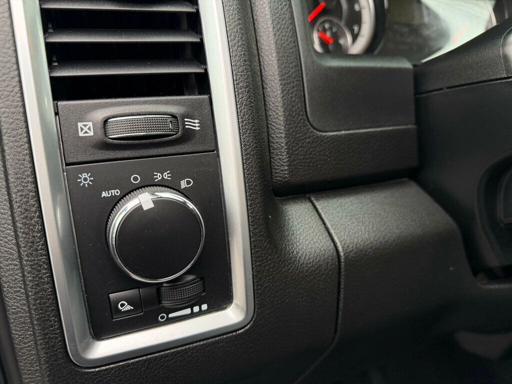 2021 Ram 1500 Classic SLT 4x4 Crew Cab 5'7" Box - 22981320 - 14