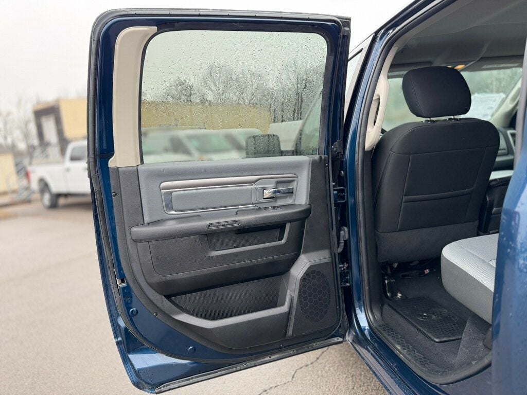 2021 Ram 1500 Classic SLT 4x4 Crew Cab 5'7" Box - 22981320 - 18