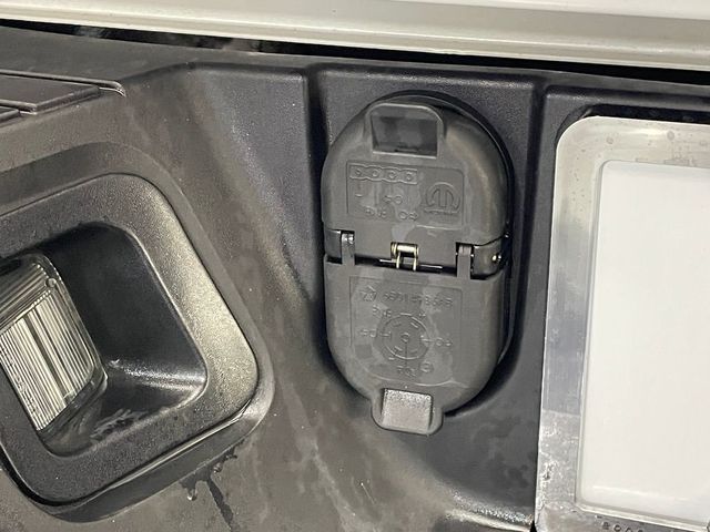 2021 Ram 1500 Classic SLT 4x4 Crew Cab 5'7" Box - 22995948 - 41