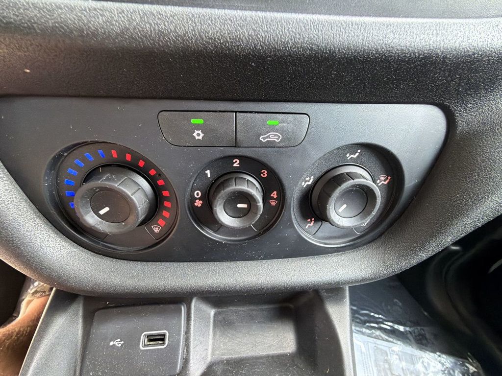Ram PROMASTER CITY SLT photo 19