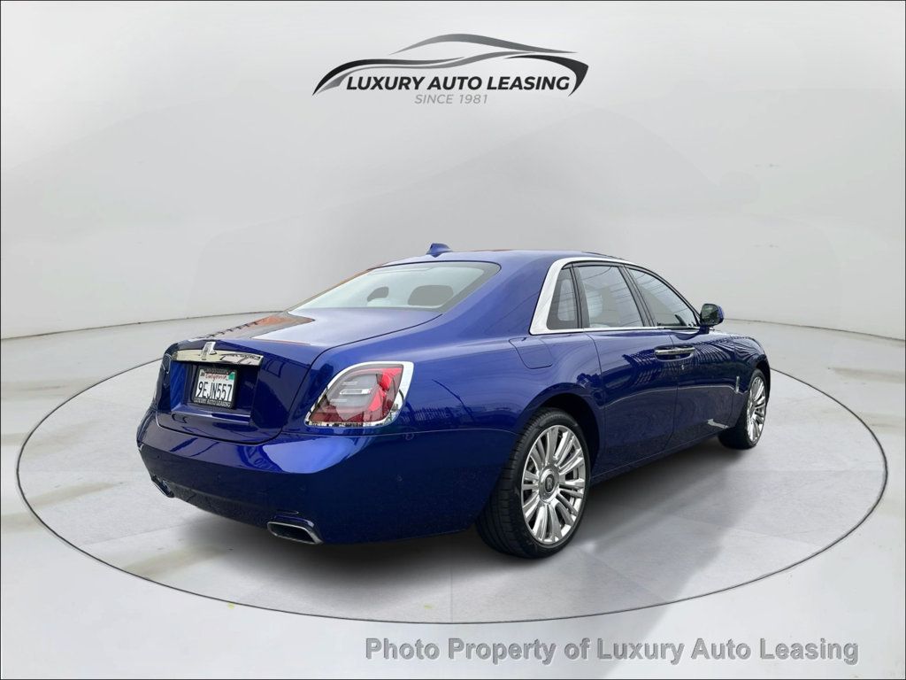 Rolls-Royce Ghost photo 3