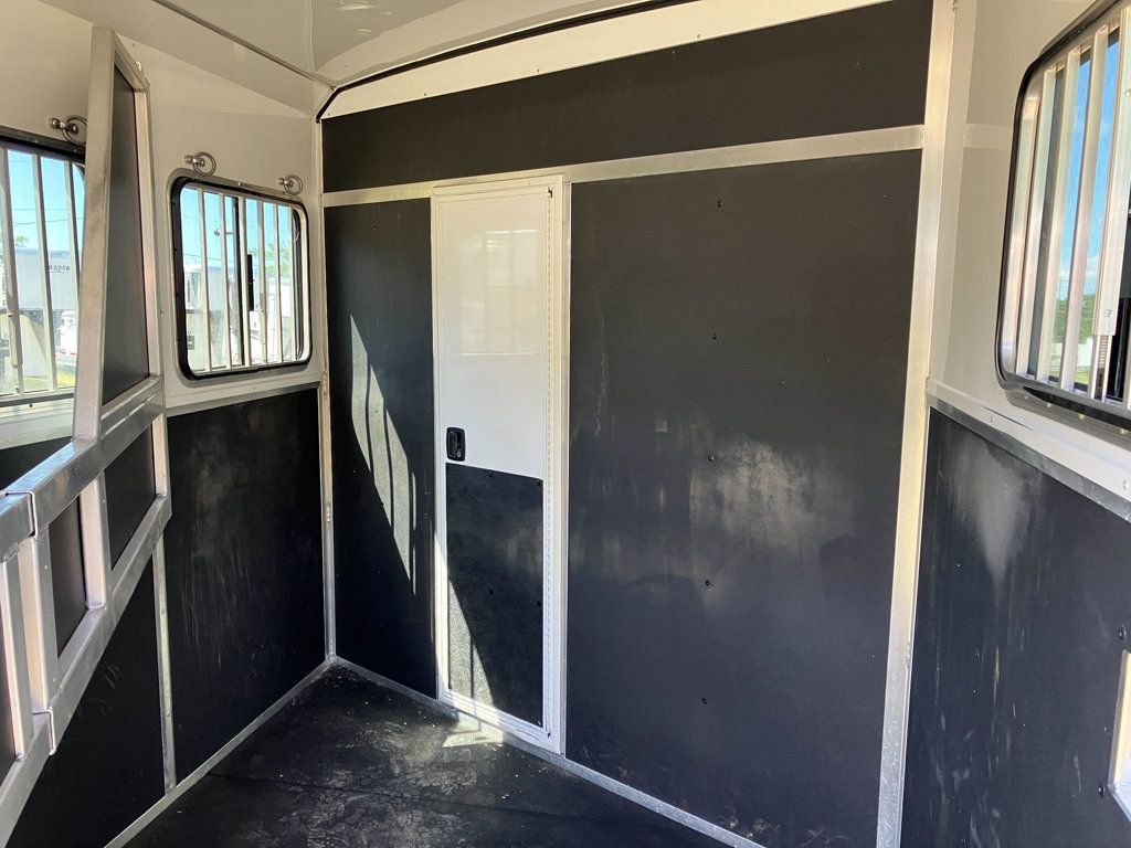 2021 Shadow 2 Horse Slant 7'6 Living Quarters with Slide  - 23027450 - 7