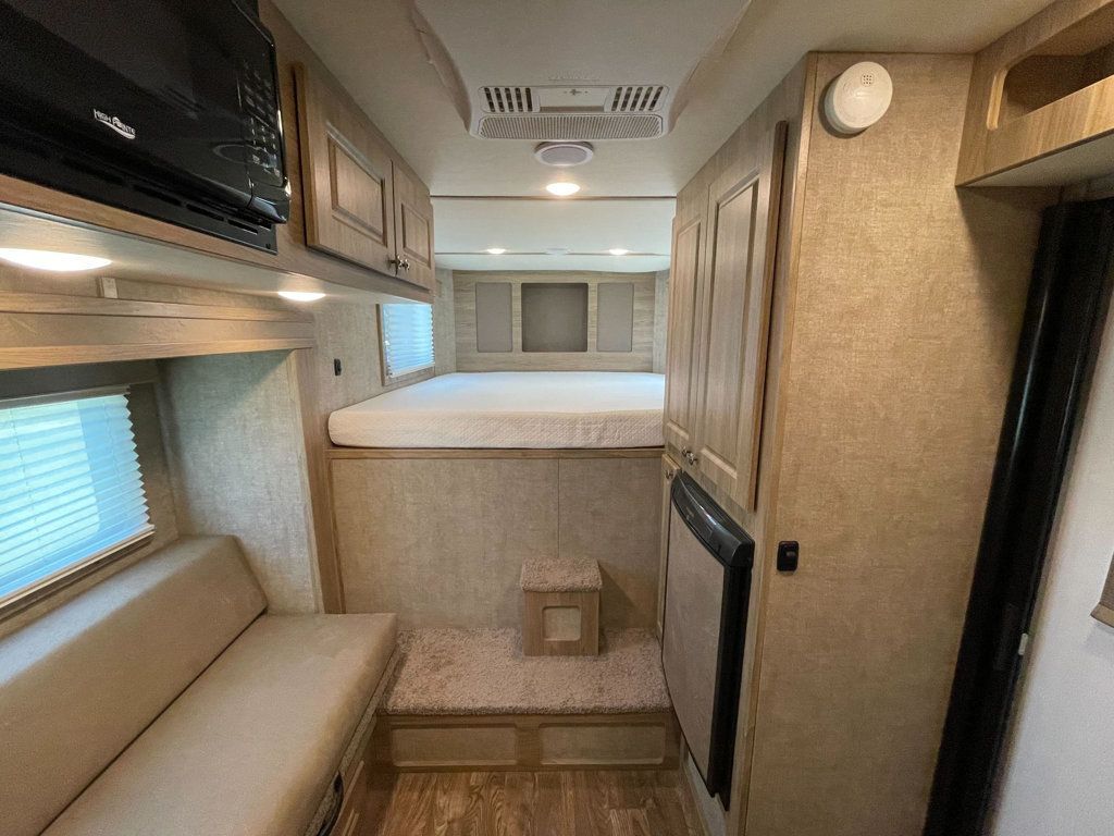 2021 Shadow 2 Horse Slant 7'6 Living Quarters with Slide  - 23027450 - 8