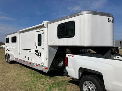 2021 Shadow 4 Horse Slant 9' Living Quarters w/ Slide