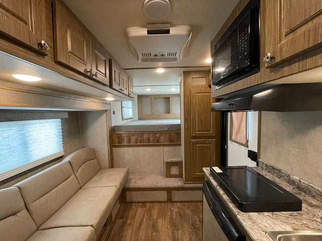 2021 Shadow 4 Horse Slant 9' Living Quarters w/ Slide  - 22996807 - 9