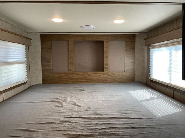 2021 Shadow 4 Horse Slant 9' Living Quarters w/ Slide  - 22996807 - 11