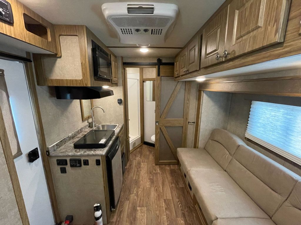 2021 Shadow 4 Horse Slant 9' Living Quarters w/ Slide  - 22996807 - 12