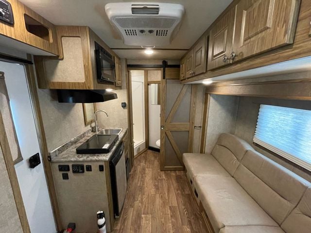 2021 Shadow 4 Horse Slant 9' Living Quarters w/ Slide  - 22996807 - 12