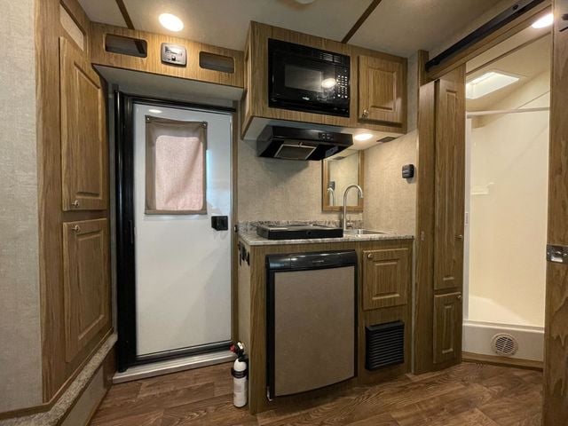 2021 Shadow 4 Horse Slant 9' Living Quarters w/ Slide  - 22996807 - 13