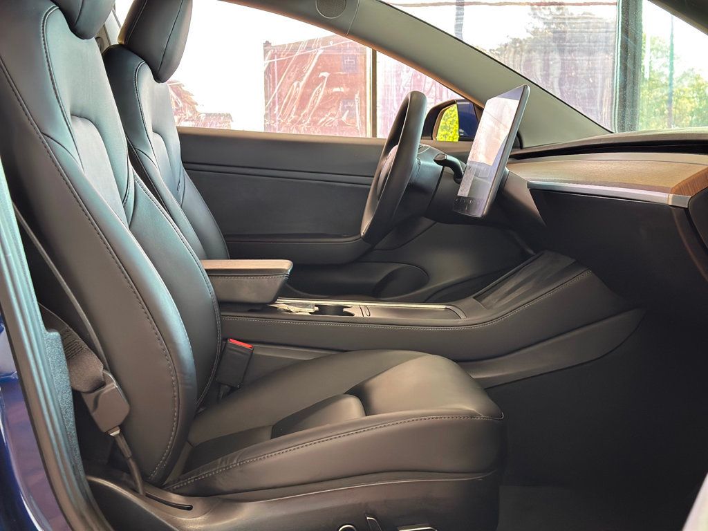 2021 Tesla Model 3 Performance photo 28
