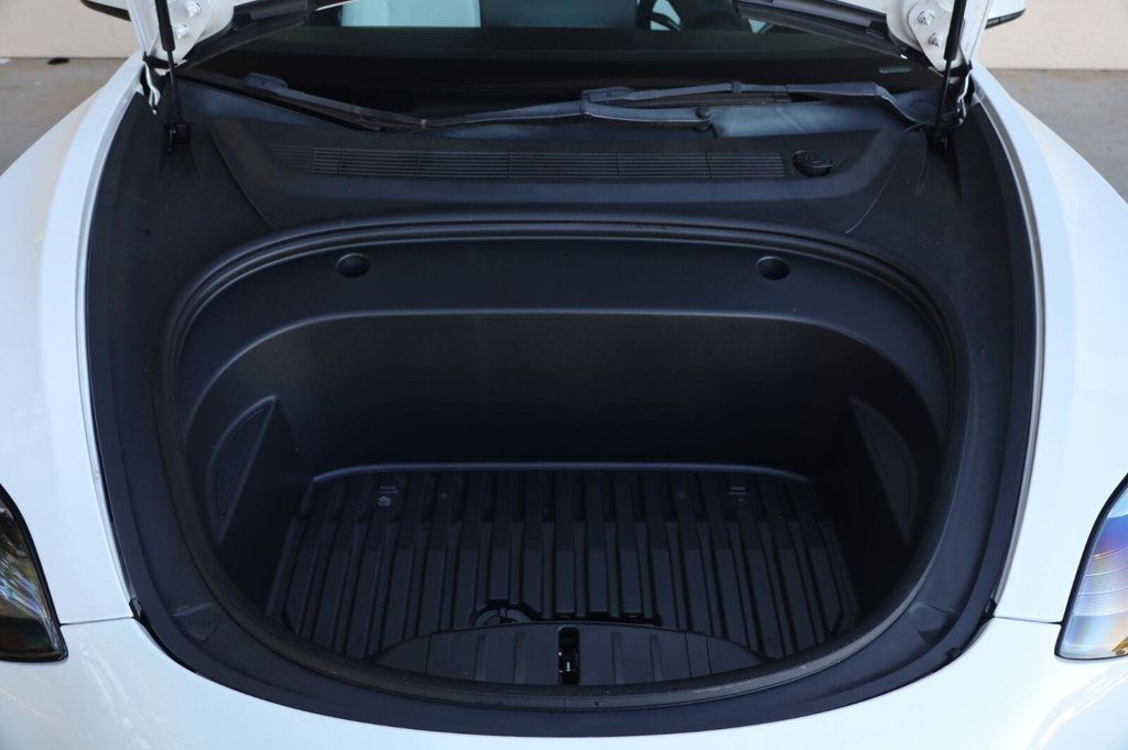 Tesla Model 3 Standard Range Plus photo 11
