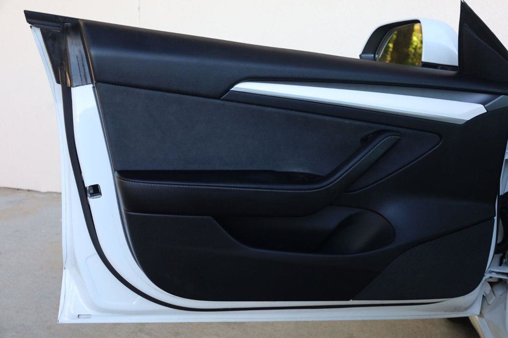 Tesla Model 3 Standard Range Plus photo 12