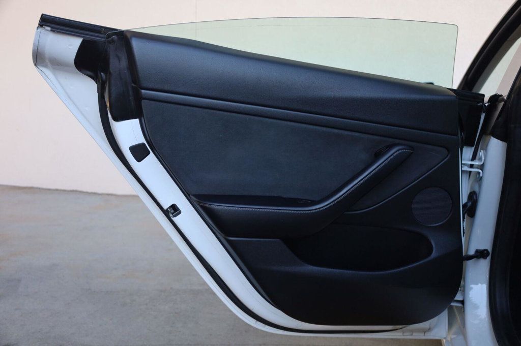 Tesla Model 3 Standard Range Plus photo 17