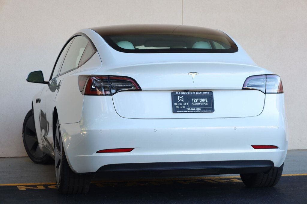 Tesla Model 3 Standard Range Plus photo 9