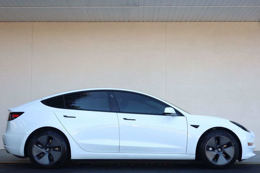 Tesla Model 3 photo 2