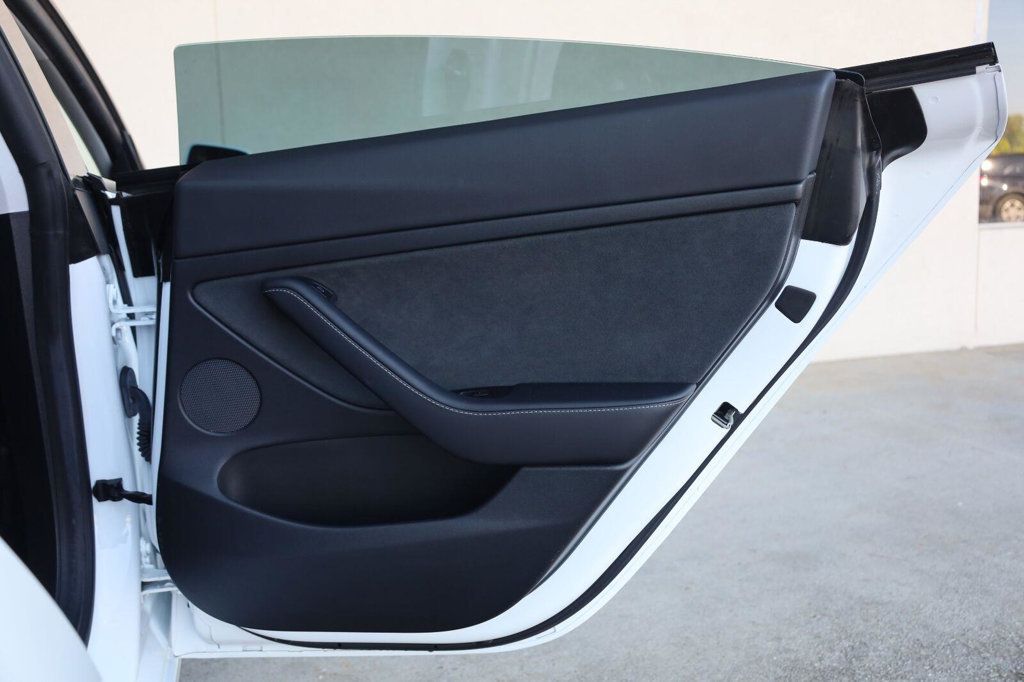 Tesla Model 3 photo 22