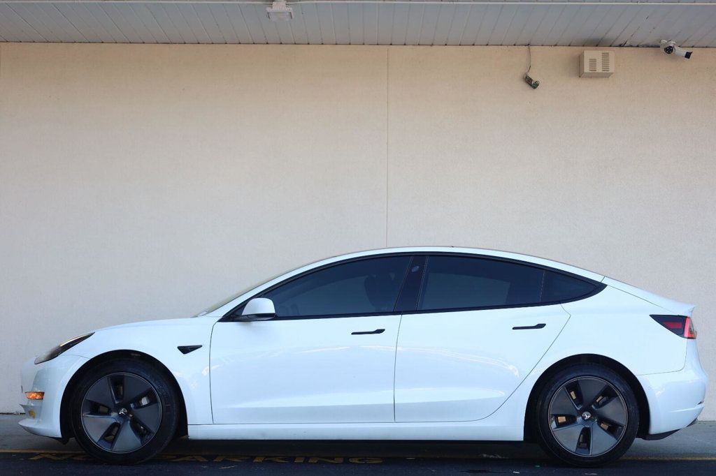 Tesla Model 3 photo 3