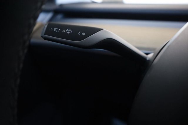2021 Tesla Model 3 Standard Range Plus - 23085029 - 32