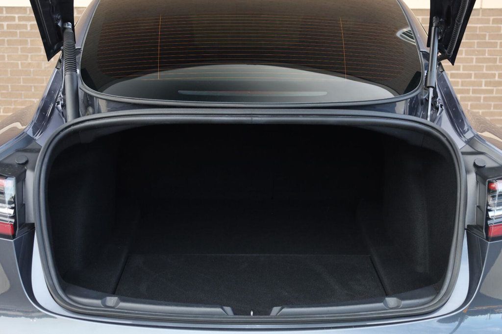 Tesla Model 3 photo 13