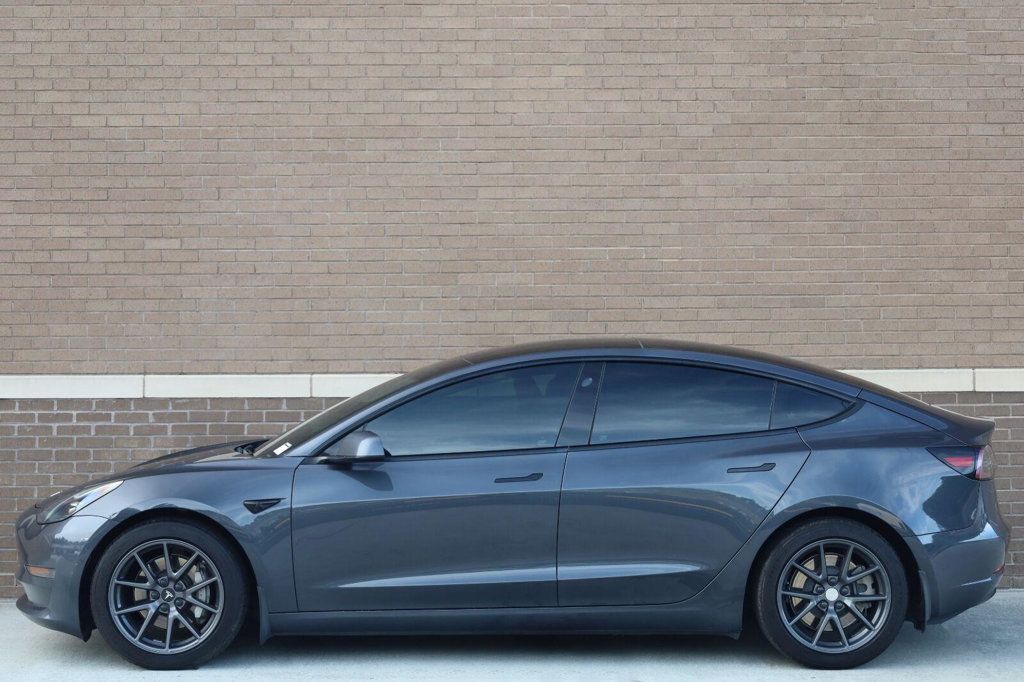 Tesla Model 3 photo 2