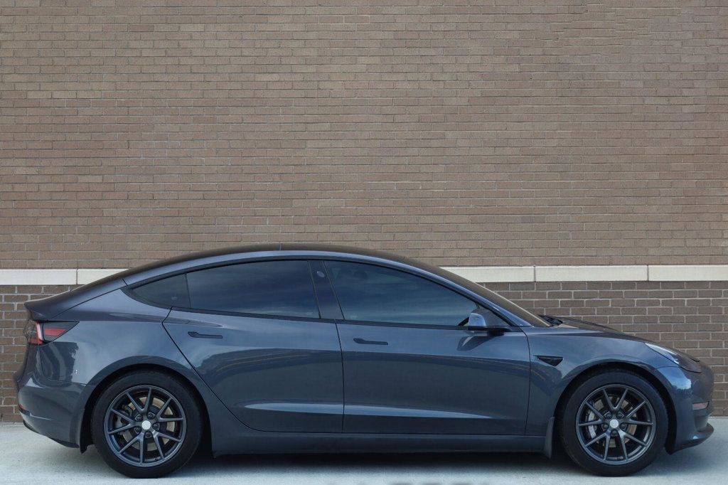 Tesla Model 3 photo 3