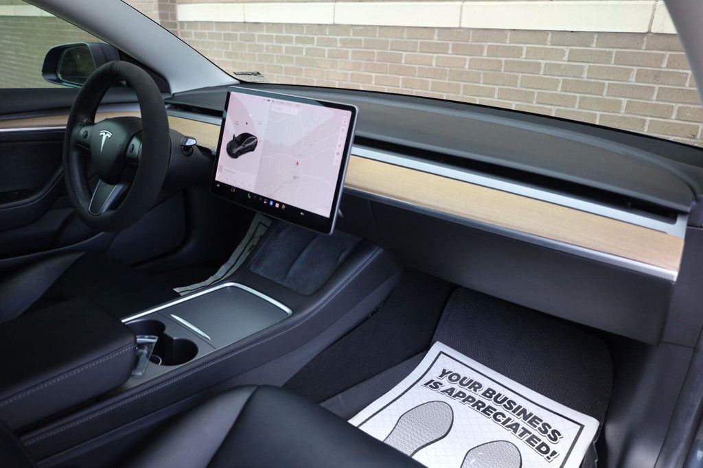Tesla Model 3 photo 30