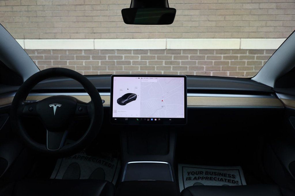 Tesla Model 3 photo 31