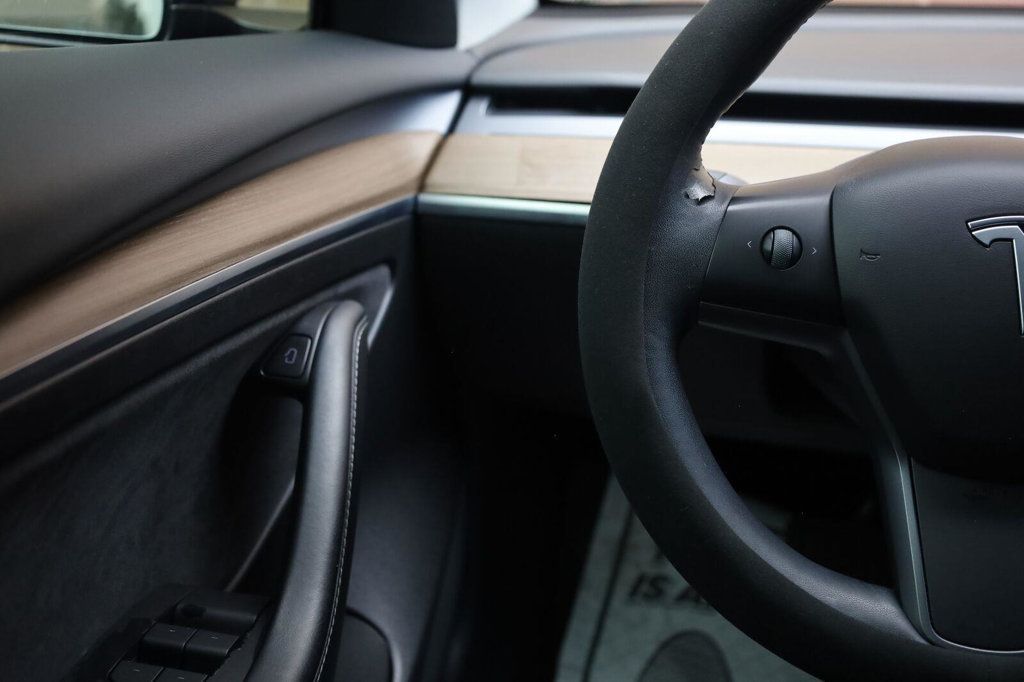 Tesla Model 3 photo 33