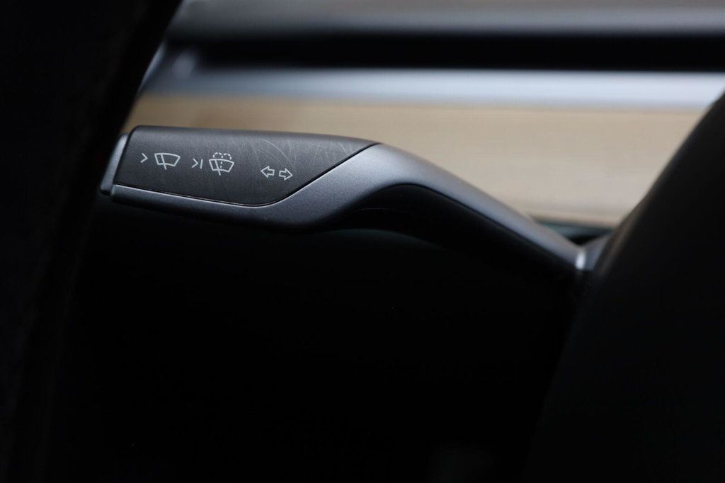 Tesla Model 3 photo 35