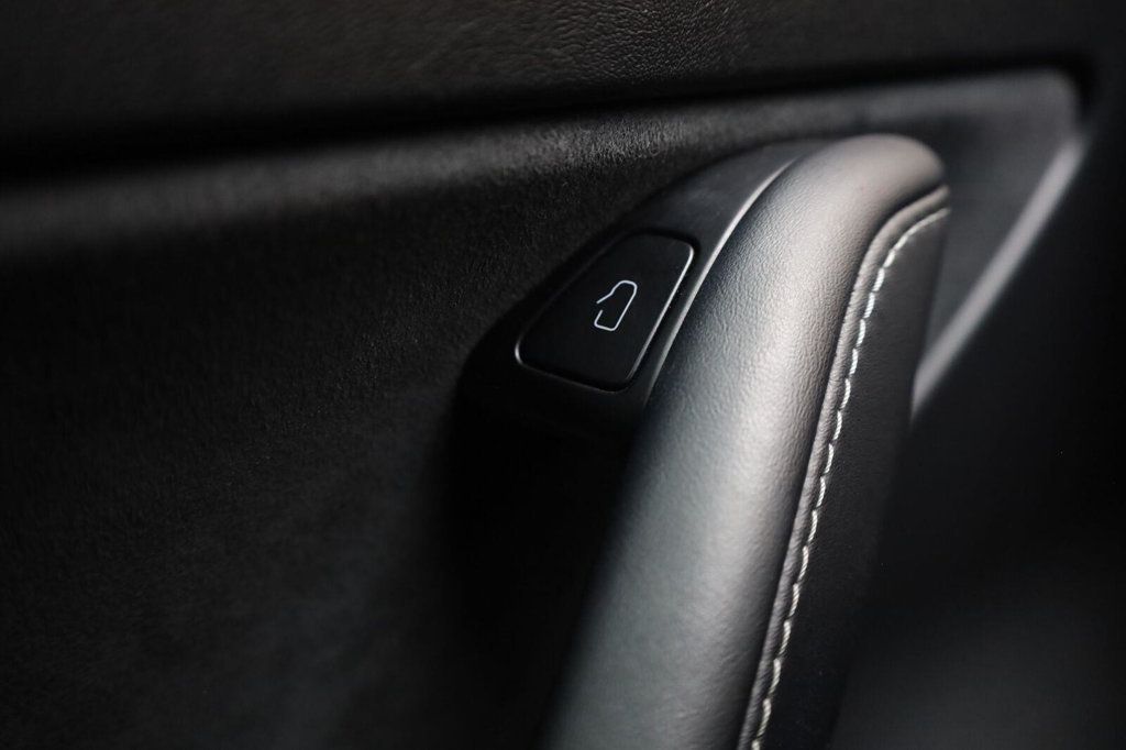 Tesla Model 3 photo 37