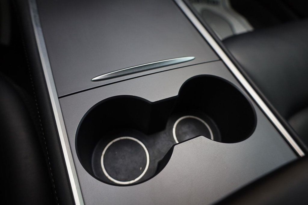 Tesla Model 3 photo 39