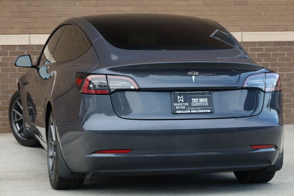 Tesla Model 3 photo 9