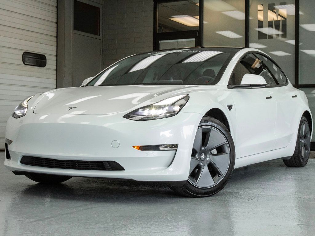 2021 Tesla Model 3 Standard Range Plus photo 2