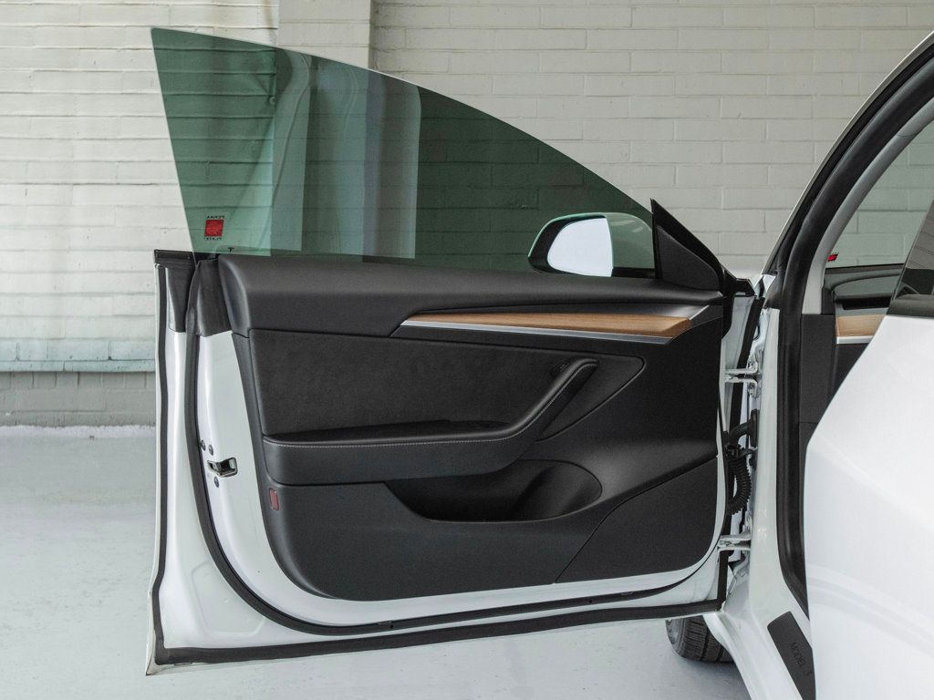 2021 Tesla Model 3 Standard Range Plus photo 25