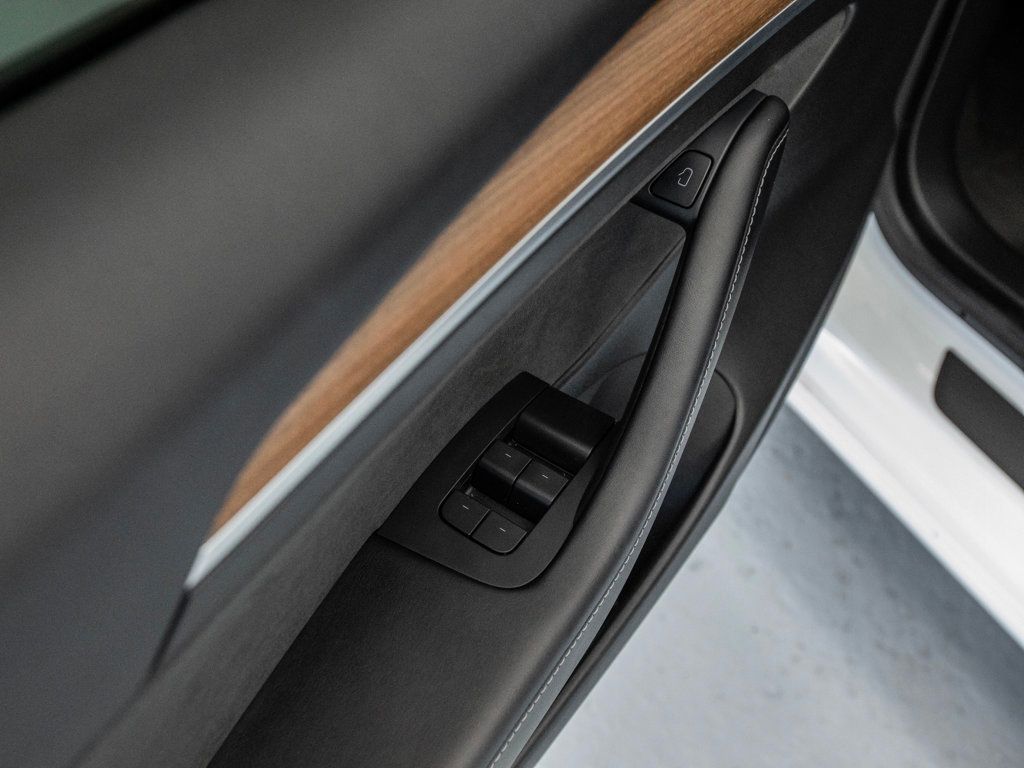 2021 Tesla Model 3 Standard Range Plus photo 26