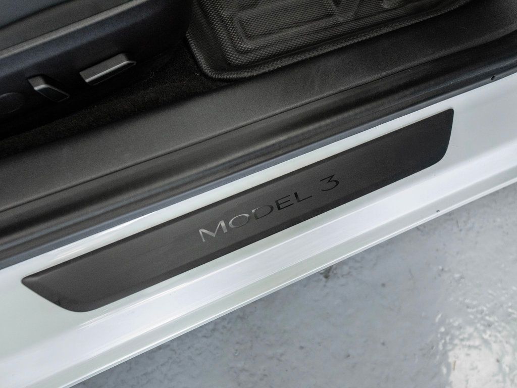2021 Tesla Model 3 Standard Range Plus photo 28
