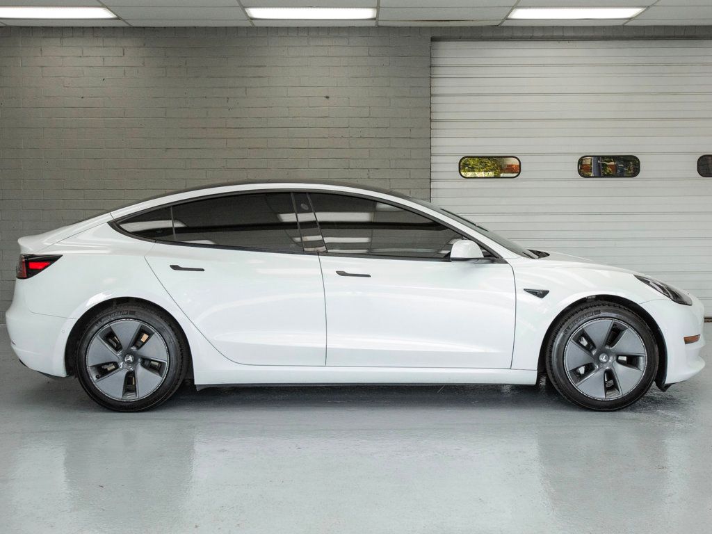 2021 Tesla Model 3 Standard Range Plus photo 5