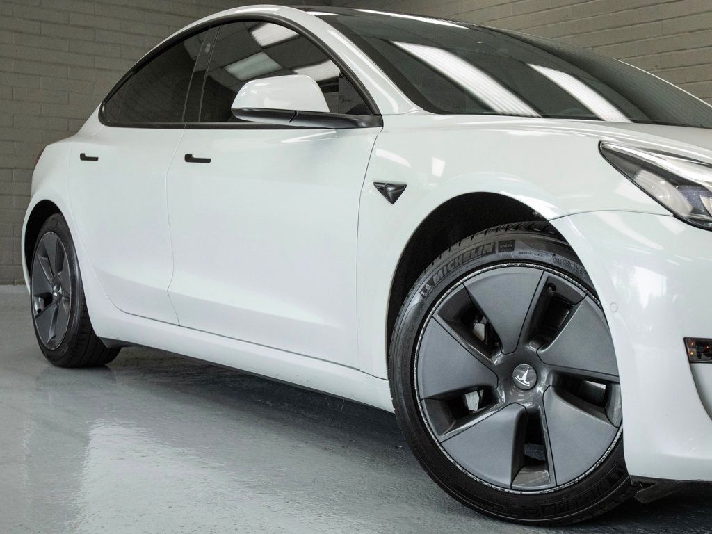 2021 Tesla Model 3 Standard Range Plus photo 9