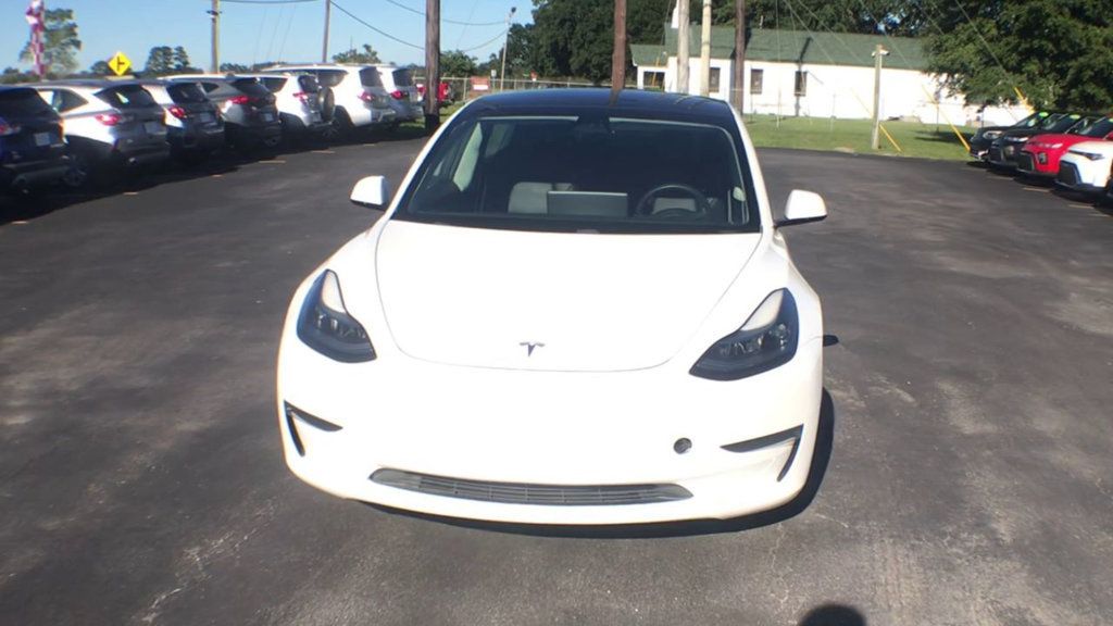 2021 Tesla Model 3 Standard Range Plus photo 3