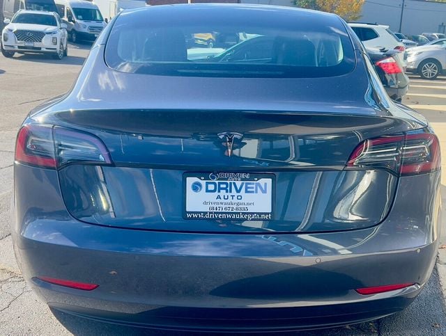 2021 Tesla Model 3 Standard Range Plus RWD - 22621388 - 3