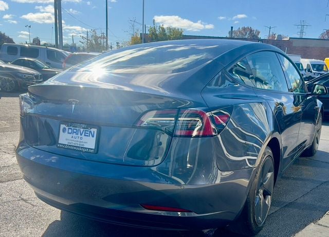 2021 Tesla Model 3 Standard Range Plus RWD - 22621388 - 4