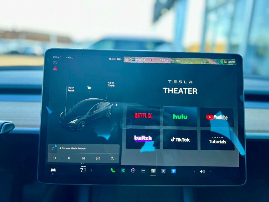 2021 Tesla Model 3 Standard Range Plus RWD - 22992654 - 25