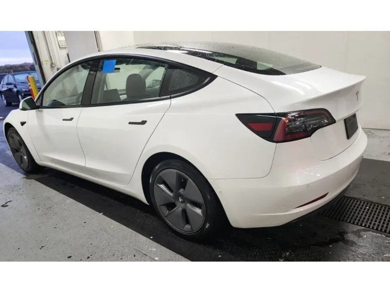 2021 Tesla Model 3 Standard Range Plus photo 3