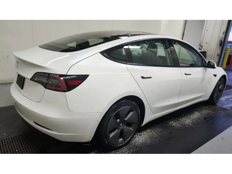 2021 Tesla Model 3 Standard Range Plus photo 5